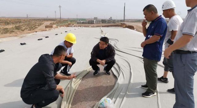 公司副總、四公司經(jīng)理劉君同志檢查烏瑪公路項目施工情況