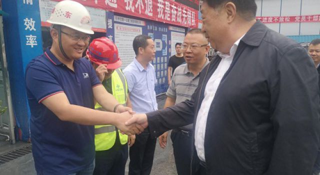 四川省阿壩州州長(zhǎng)楊克寧調(diào)研汶馬高速C15合同段