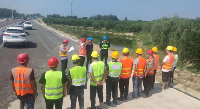 日蘭巨菏二標(biāo)召開舊橋拆除現(xiàn)場(chǎng)技術(shù)安全交底會(huì)