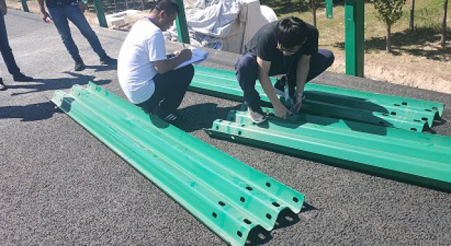 交通部對(duì)津石高速JSJA1標(biāo)進(jìn)行交安產(chǎn)品雙隨機(jī)質(zhì)量督查