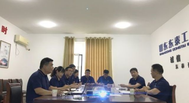 董事長(zhǎng)蒞臨中心試驗(yàn)室檢查指導(dǎo)工作