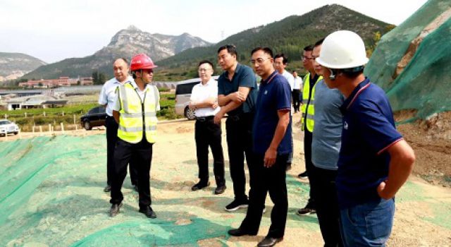 市交通運(yùn)輸事業(yè)服務(wù)中心對(duì)S229沂邳線改建工程進(jìn)行節(jié)前安全質(zhì)量檢查