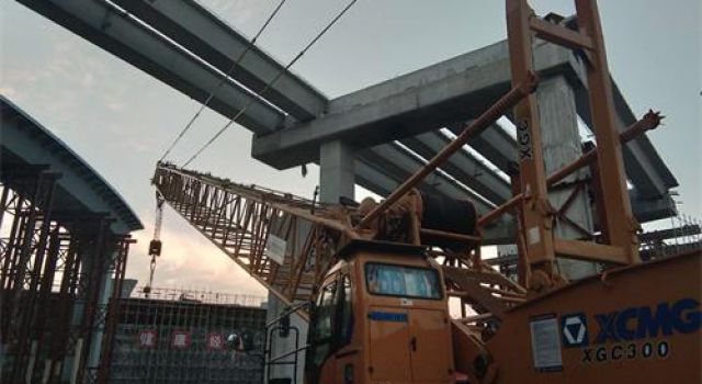 濟(jì)寧市快速路一期工程五標(biāo)段小箱梁安裝工程進(jìn)入尾聲