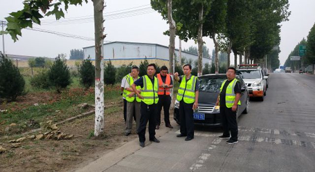 濟南市第二公路事業(yè)服務中心監(jiān)察室對S241臨徐線進行督查