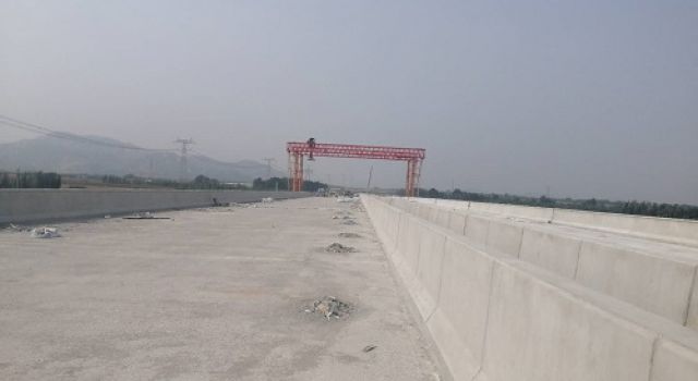 又見“新寧品質(zhì)、新寧速度”----——記興隆莊特大橋護(hù)欄施工