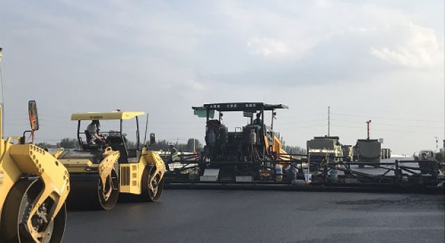 京滬七標(biāo)段主線路面全線貫通