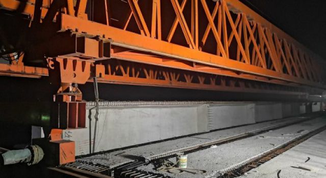 臺輝高速公路黃河特大橋預(yù)制梁安裝完美收官
