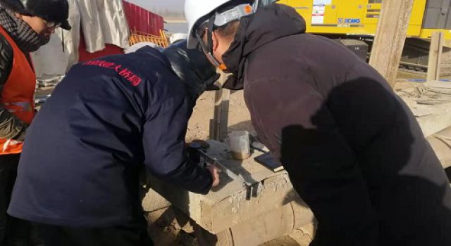 冰凍三尺，不畏嚴(yán)寒，中衛(wèi)下河沿黃河公路大橋項(xiàng)目一片大干景象