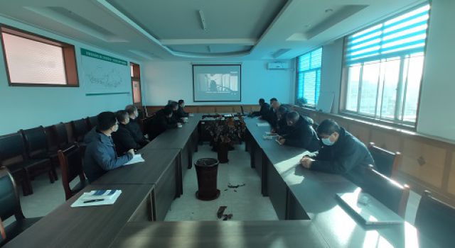 濟(jì)南繞城高速公路二環(huán)線西環(huán)段總監(jiān)辦一監(jiān)理組組織收看總公司年會(huì)