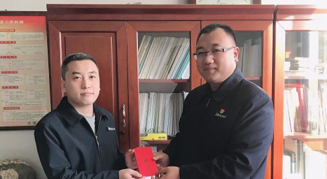 “爸,媽！請(qǐng)您放心！”——聽聽“就地過年”員工的心里話