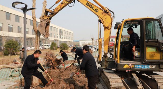 草長鶯飛春意濃、植樹造林正當(dāng)時(shí)！----公司在辦公園區(qū)開展植樹活動(dòng)