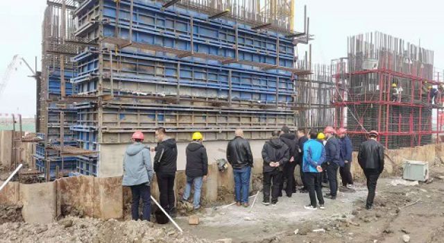 秦濱高速項目公司領(lǐng)導(dǎo)視察工地