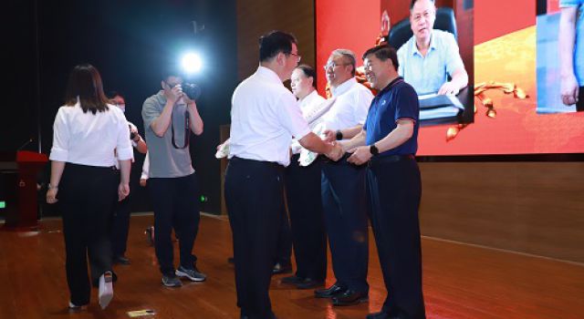 熱烈祝賀公司董事長及多名員工在全國交通監(jiān)理文化建設研討會上獲表彰！