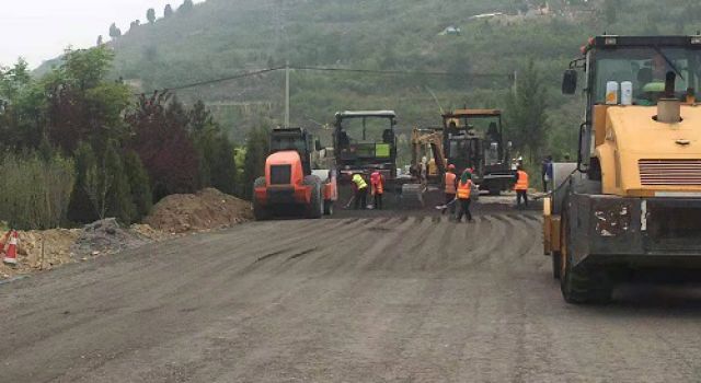 天氣晴好、施工正當(dāng)時