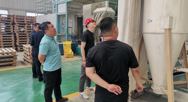 濟(jì)高總監(jiān)辦組織全線參建單位對木質(zhì)素纖維生產(chǎn)廠家進(jìn)行實地考察