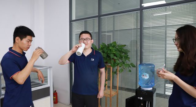 公司定制“潤泰”飲用水，讓員工喝上放心水----提升健康、幸福指數(shù)