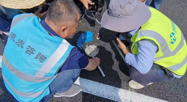 S231張臺(tái)線(xiàn)上面層試驗(yàn)段現(xiàn)場(chǎng)檢測(cè)