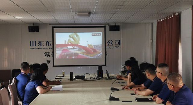 春風(fēng)里 紅旗下，心中有信仰，祝愿祖國更有力量