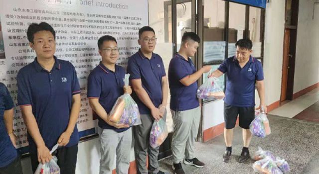 沂南縣交通工程總監(jiān)處開展2021年度“平安度夏，送清涼”活動(dòng)