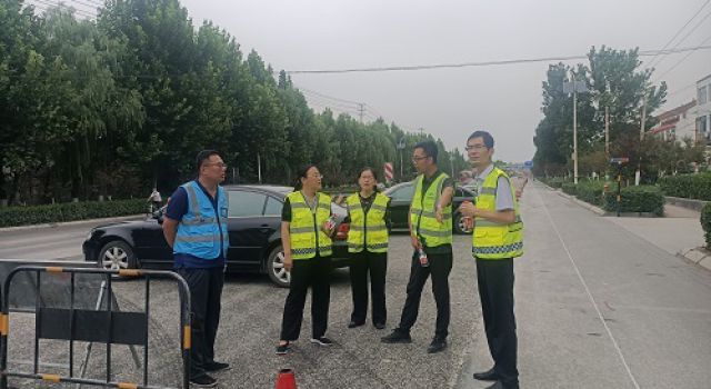 淄川公路事業(yè)服務(wù)中心對(duì)張臺(tái)線進(jìn)行檢查