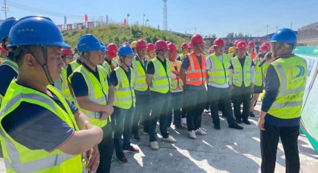 濟濰高速二駐地辦召開“質(zhì)量月提升混凝土工程外觀質(zhì)量觀摩探討會”