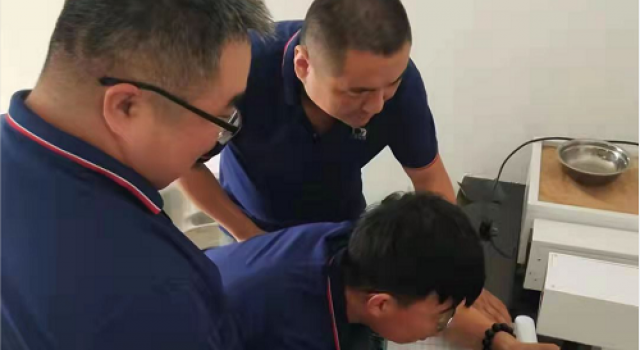 十公司嵐山工地試驗(yàn)室組織“質(zhì)量月”技能學(xué)習(xí)