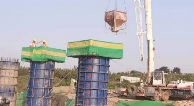 陳黨線河南村西段改建工程西巴漏河大橋樁基、墩柱及蓋梁全部完成