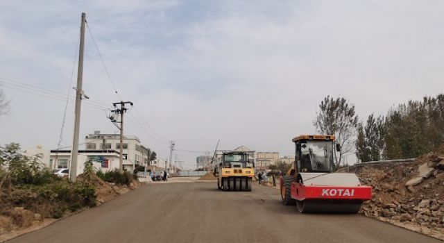 莒縣原孟雙線店子至陵陽段大修改造工程水泥穩(wěn)定碎石基層大面積開始施工