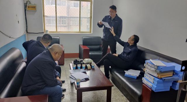 一公司對沂南縣交通工程總監(jiān)處進(jìn)行十月份月度檢查