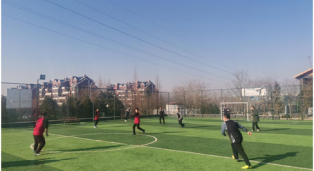 快樂(lè)足球，追逐夢(mèng)想，放飛未來(lái)