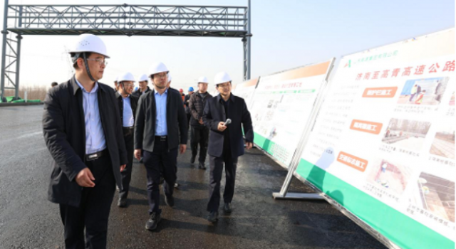 省交通運輸廳副廳長高立平赴濟南至高青高速公路進行現(xiàn)場調研督導