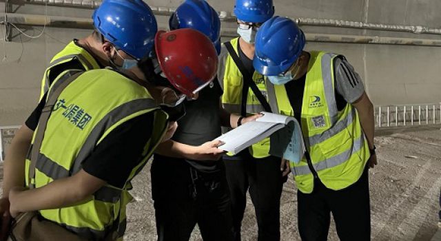 濟(jì)濰高速四合同青風(fēng)嶺隧道開展中央排水溝現(xiàn)場交底會