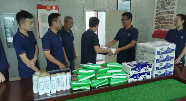 夏日送清涼，關(guān)愛暖人心-濟(jì)高總監(jiān)辦組織開展“夏日送清涼”活動