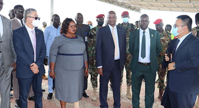 南蘇丹副總統(tǒng)塔班·鄧、我駐南大使馬強等一行 考察朱巴至倫拜克公路項目