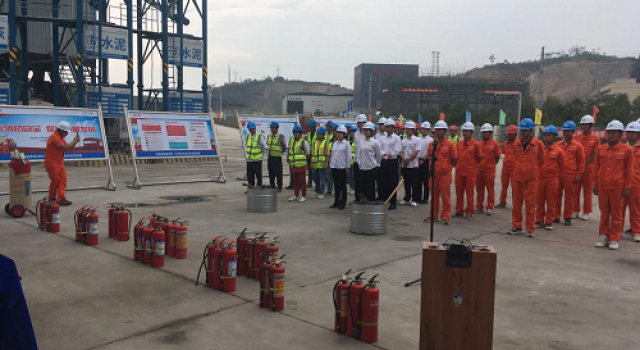 欽州北過(guò)境線公路項(xiàng)目2022年11月19日組織  安全消防宣傳月活動(dòng)