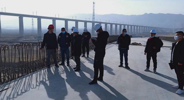 強(qiáng)化主體責(zé)任，守牢安全底線—中衛(wèi)下河沿黃河橋總監(jiān)辦開(kāi)展冬休前安全生產(chǎn)大檢查