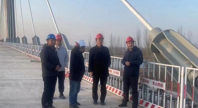 寧夏回族自治區(qū)紀委駐交通廳領導深入中衛(wèi)下河沿黃河公路大橋 項目一線督查復工復產(chǎn)情況