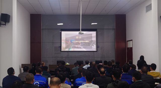 安鶴項目組織安全生產(chǎn)會議