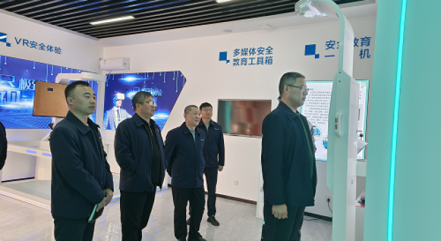 安羅高速項目組織到沿黃高速項目觀摩交流學(xué)習(xí)