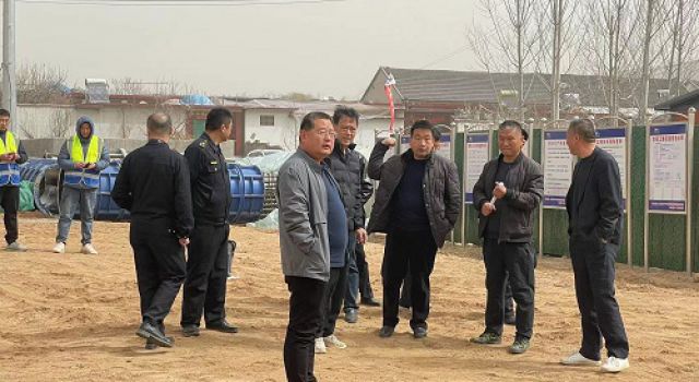 沂南縣城鄉(xiāng)融合發(fā)展工作組交通建設項目專班組織對沂南縣X043葛岸線（沂河大橋-孫祖段）道路提升改造工程進行安全、防汛檢查