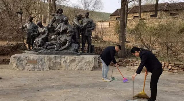 弘揚(yáng)雷鋒精神  開展志愿服務(wù)  爭做時(shí)代先鋒