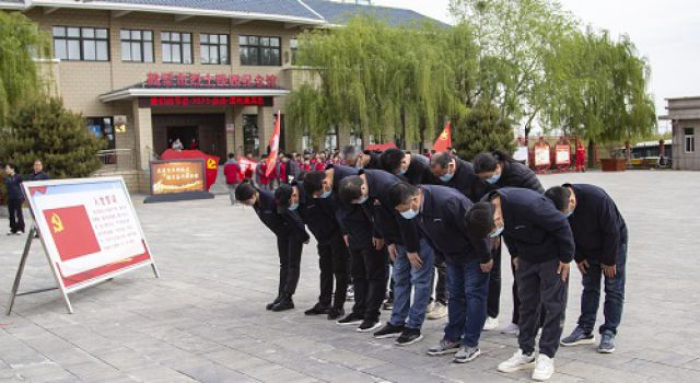 安鶴高速總監(jiān)辦組織開展“緬懷革命先烈，弘揚民族精神”活動