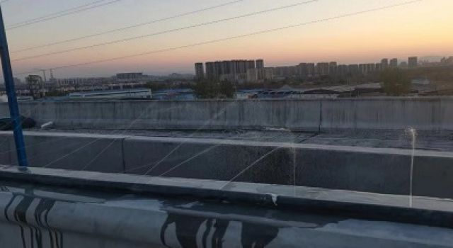 混凝土防撞護欄噴淋養(yǎng)護的實施