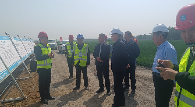 山東省交通運輸廳領(lǐng)導(dǎo)對鄒城至濟寧公路工程進行督導(dǎo)檢查