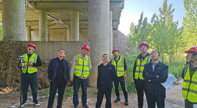 沈海高速改擴建工程第二駐地辦東泰三監(jiān)理組組織ZT7標(biāo)項目部對全線徒步調(diào)查