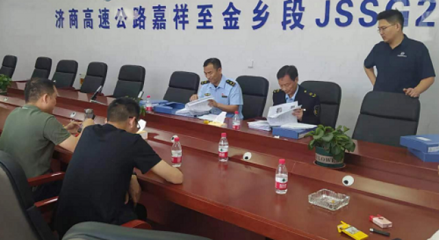 濟寧市交通運輸綜合執(zhí)法大隊對濟商高速進行監(jiān)督執(zhí)法檢查