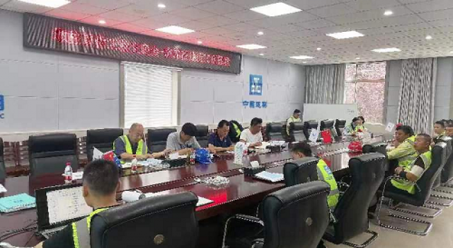 鄒城至濟(jì)寧公路工程五工區(qū)標(biāo)段召開墩柱首件安全技術(shù)交底會(huì)