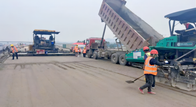 濟(jì)濰高速三合同段主線水穩(wěn)基層全部完成
