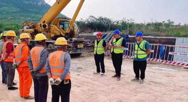 強(qiáng)化落實(shí)晨會(huì)制度，保障現(xiàn)場(chǎng)施工安全