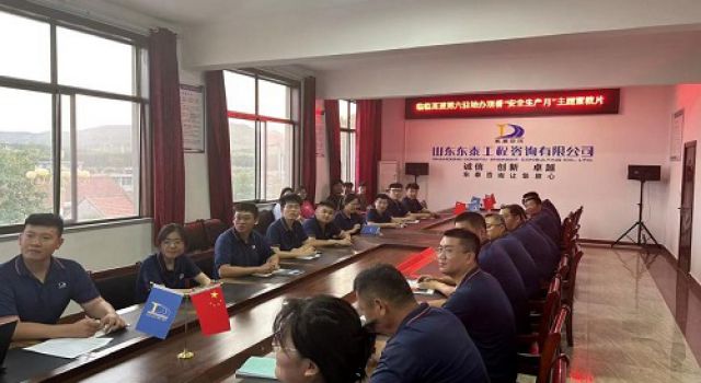 臨臨高速第六駐地辦觀看全國“安全生產(chǎn)月”主題宣教片